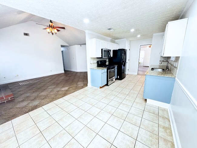 Building Photo - 26 Angel Trace