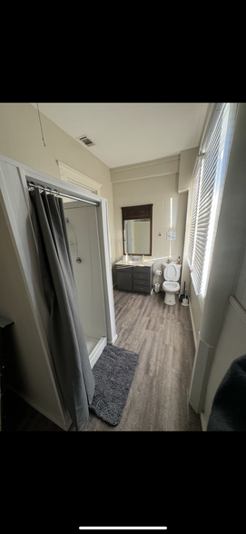 Bathroom - 115 W 36th St
