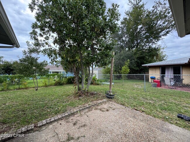 Building Photo - 2538 Johnson Dr