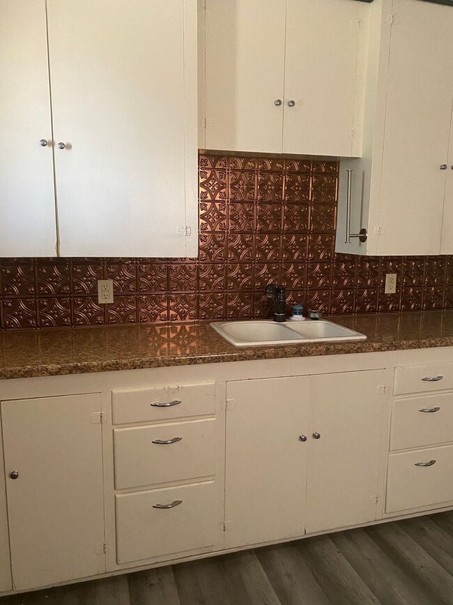 Building Photo - 2 bedroom 1 bath home in Sweetwater near S...