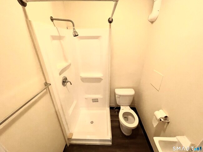 Building Photo - 1015 W Main St