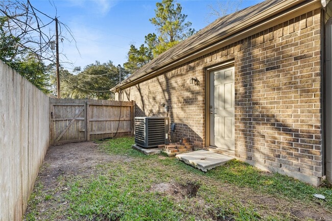 Building Photo - 12140 Goliad Ln