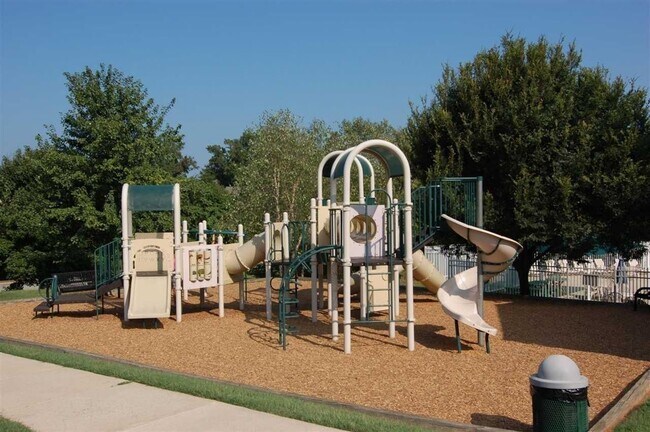 Building Photo - 105 Dairy Ct