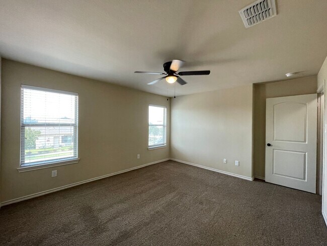 Building Photo - Townhome for rent