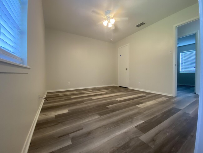 Building Photo - 10286 Dogwood Trail
