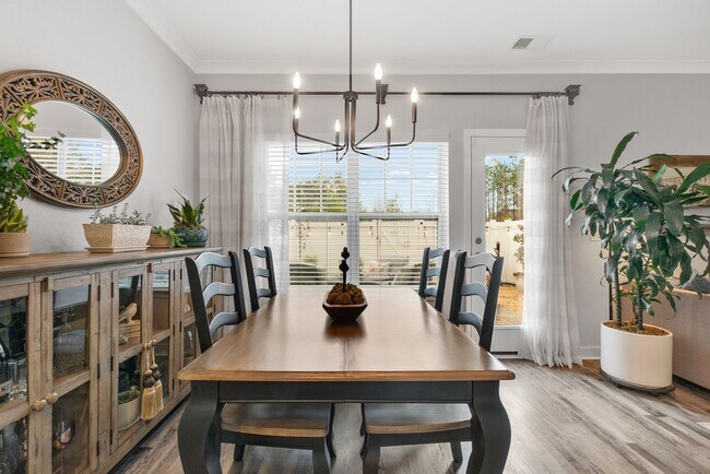 Building Photo - Luxury Townhome for Rent near Regent!