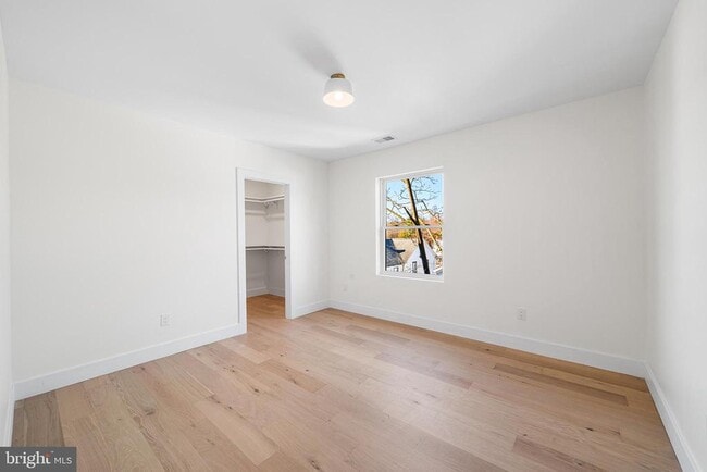 Building Photo - 703 Preston Ave