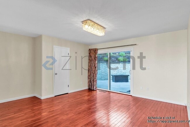 Building Photo - 341 Malcolm Ave