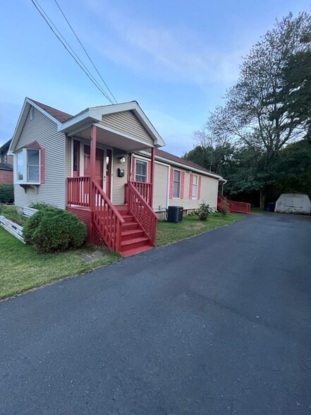 Primary Photo - 64 Tomlinson Ave