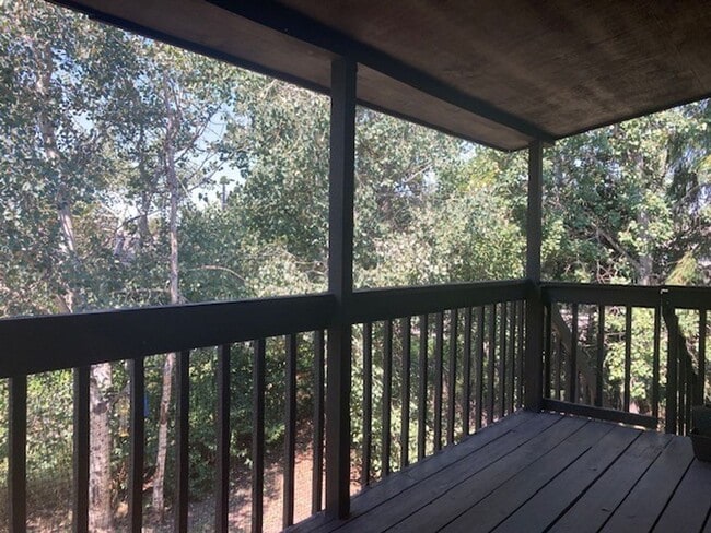 Building Photo - 2 Bedroom Apartment Near MSU! Small Dogs W...