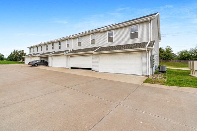 Building Photo - 5005 Devils Glen Rd