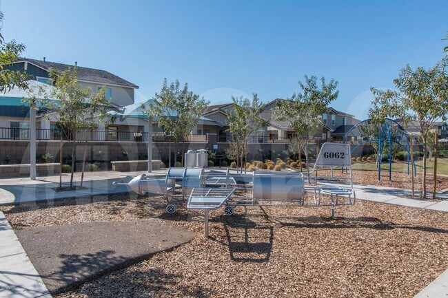 Building Photo - 2092 E Lantana Dr