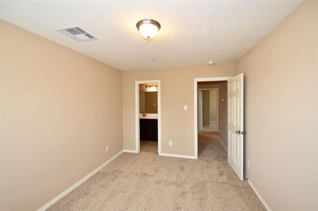 Building Photo - 4050 Calaway Oaks Ln
