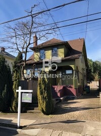 Building Photo - Close-In NE Portland Victorian Offers  Perfect Blend of  Old Charm with Newer Amenities. Lush Pri...