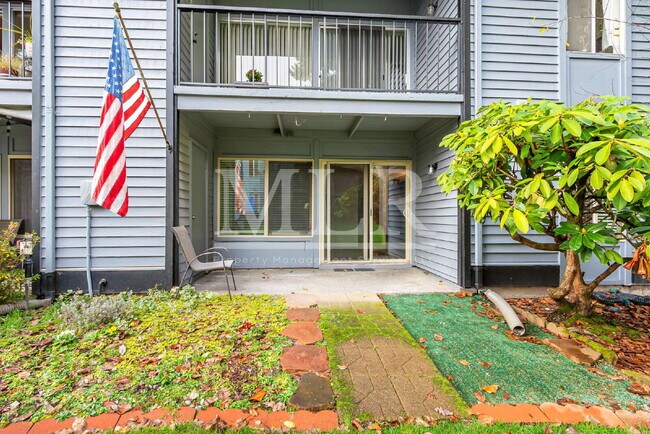 Building Photo - Peaceful 2 bed 2 bath condo