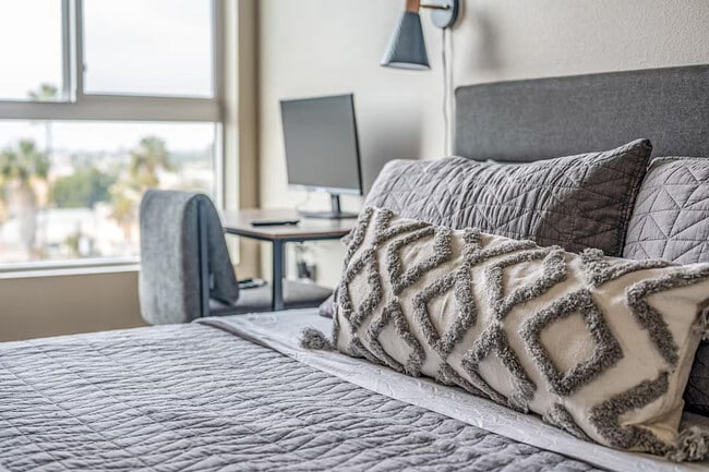 Building Photo - 4384 Iowa St