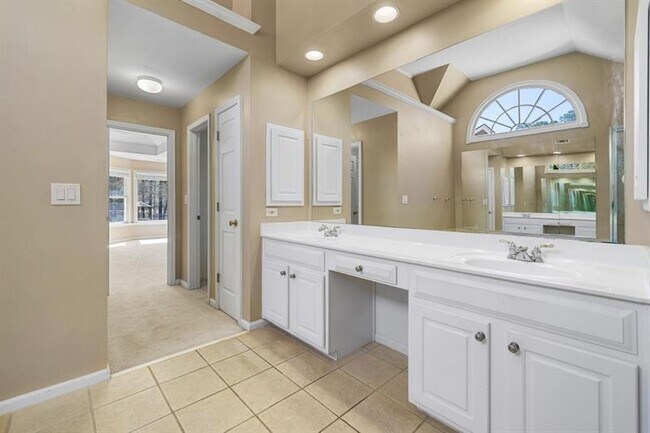 Building Photo - 130 Candler Ct