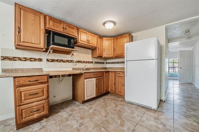 Building Photo - 2220 W Ohio Ave