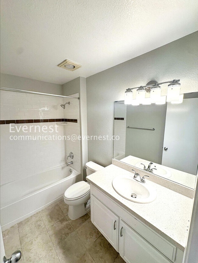 Building Photo - 12 Lakeshore Ct