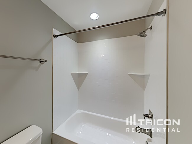 Building Photo - 1236 Hillwood Private Cove