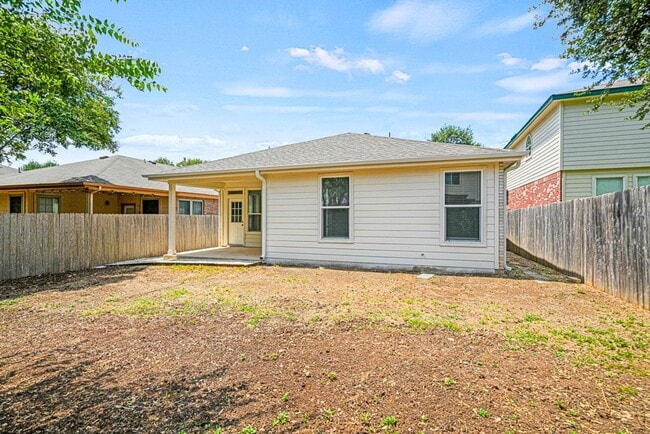 Building Photo - For Rent! Updated Single Story in Sonoma R...