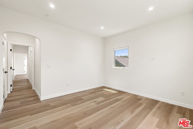 Building Photo - 1305 Lucile Ave