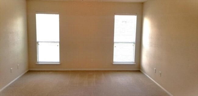 Building Photo - 207 Ponderosa Dr