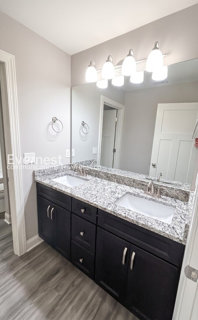 Building Photo - PROMO: 50% off the first month's rent! Adorable 3-Bedroom Home Near Downtown Chattanooga with 2-c...