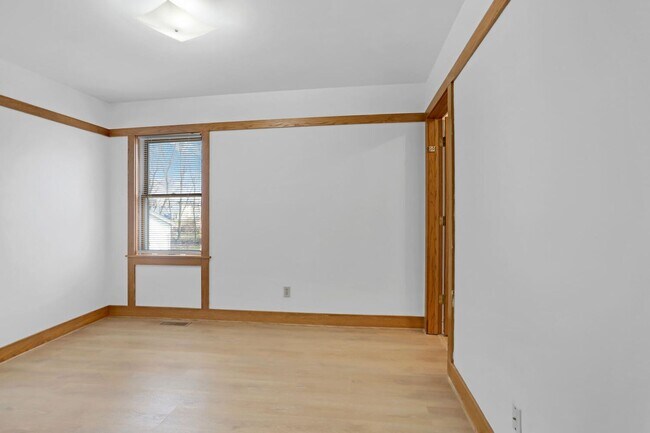 Building Photo - 206 W William St