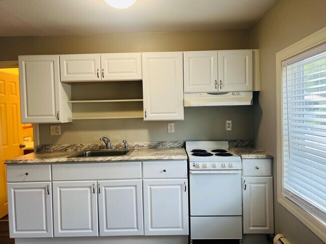 Building Photo - 169-171 Bank