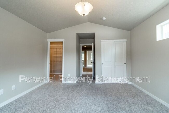 Building Photo - 4803 NE 37th Ct