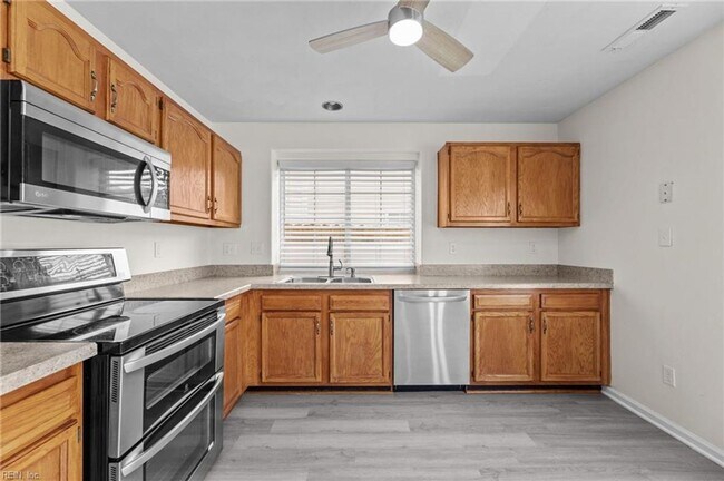 Building Photo - Graystone Reserves