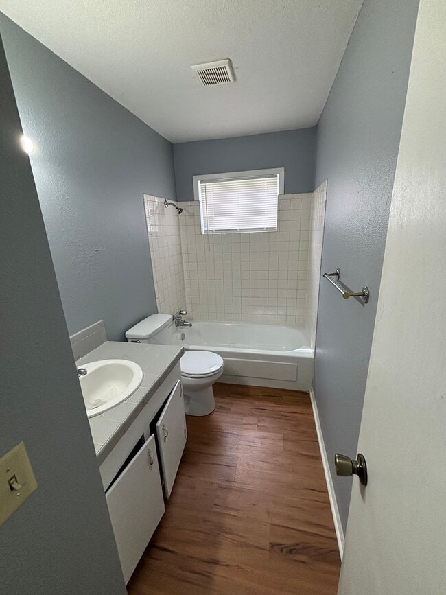 Building Photo - Inviting 2-Bedroom, 1-Bath Ground Floor Apartment in a Peaceful Neighborhood