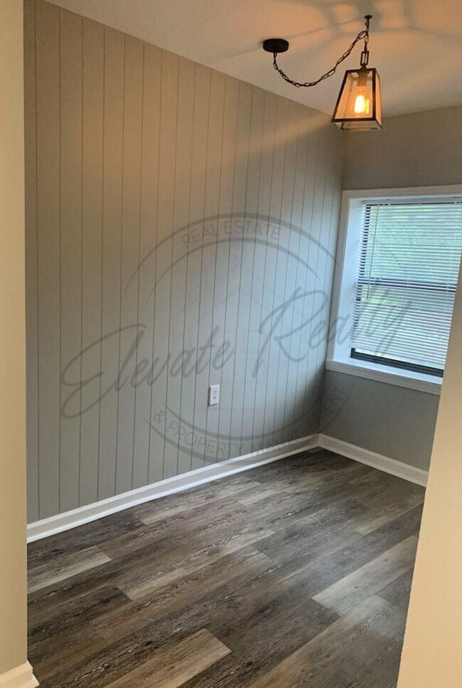 Building Photo - Spacious 3BR/1BA Lower-Level Apartment wit...