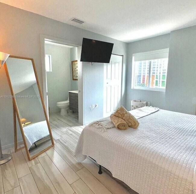 Building Photo - 481 NE 29th St