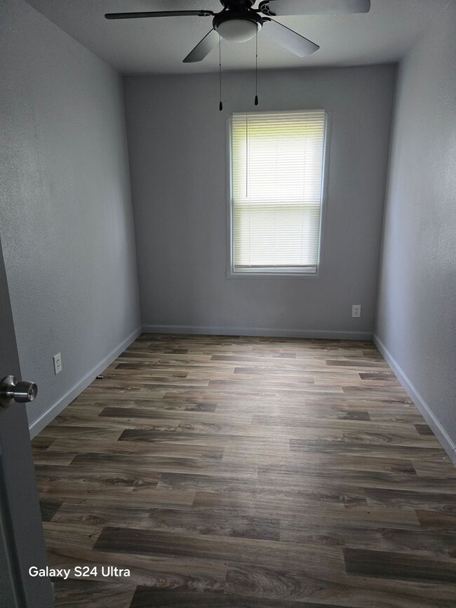 Building Photo - Nice 3BD/1BA
