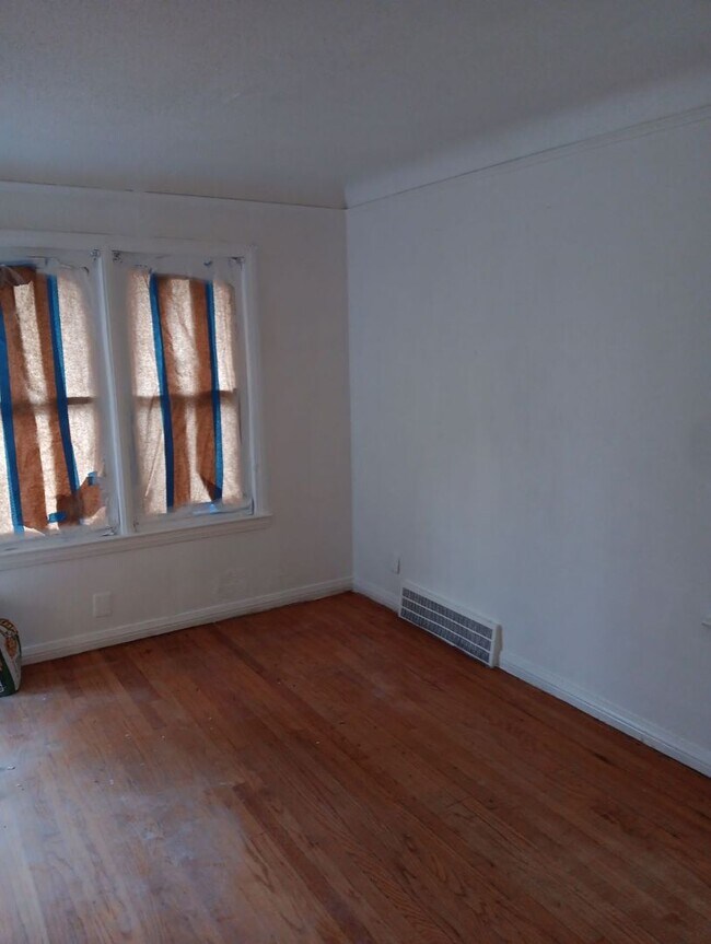 Building Photo - Quaint 3 bedroom home