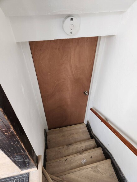 Building Photo - 133 S 76th St