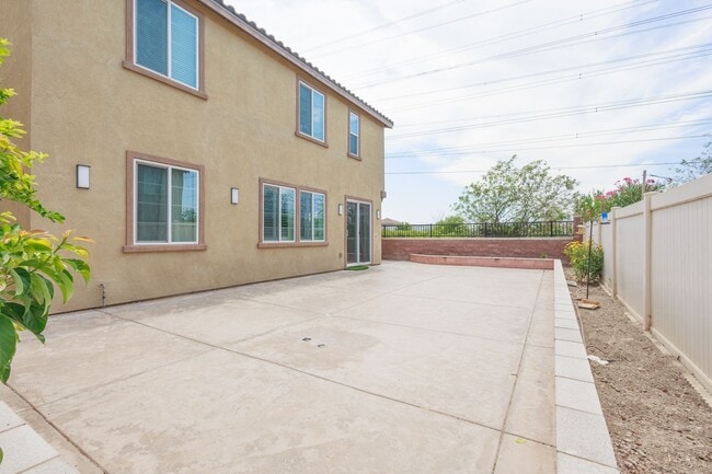 Building Photo - 16220 Retreat Ct