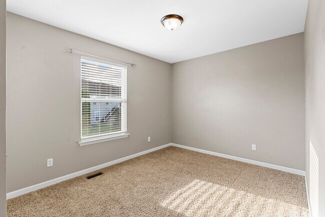 Building Photo - Spacious 3-Bed, 3-Bath Home in Wentzville