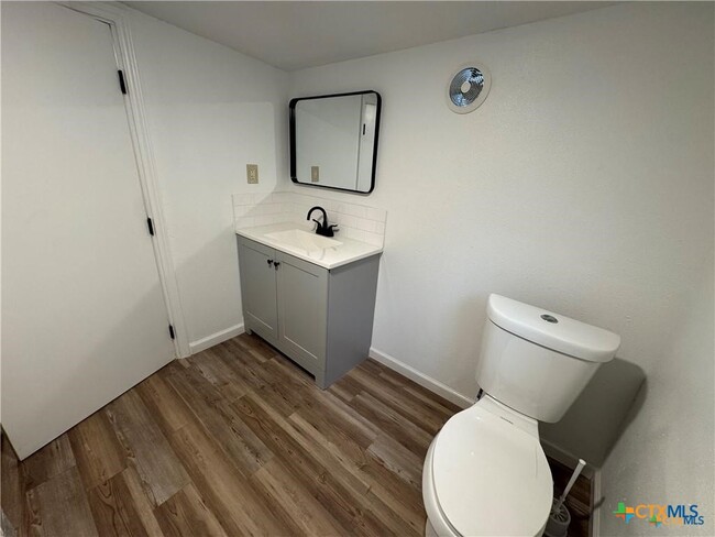 Building Photo - 1209 Raymond St