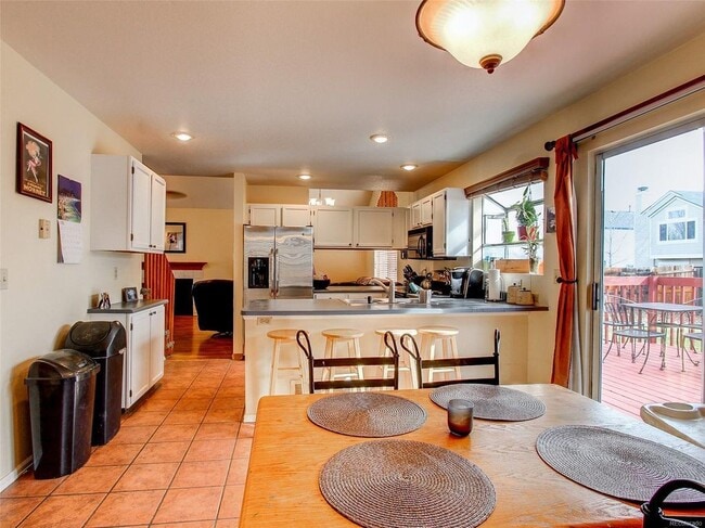 Building Photo - Spacious College Hills Home - 3 Bed, 3 Bath