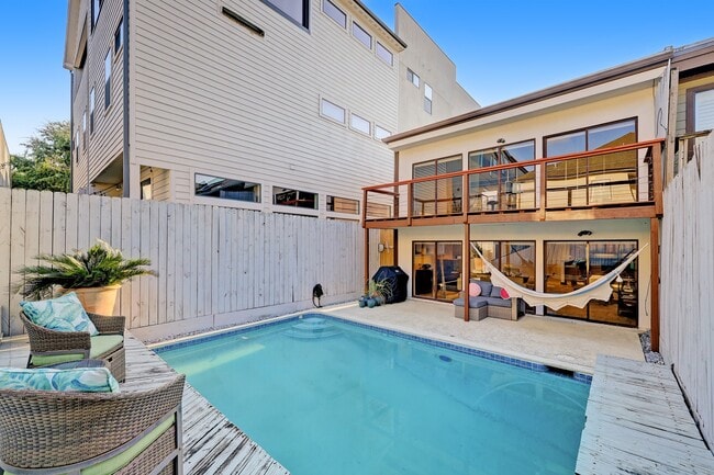 Building Photo - 2117 1/2 Hazard St