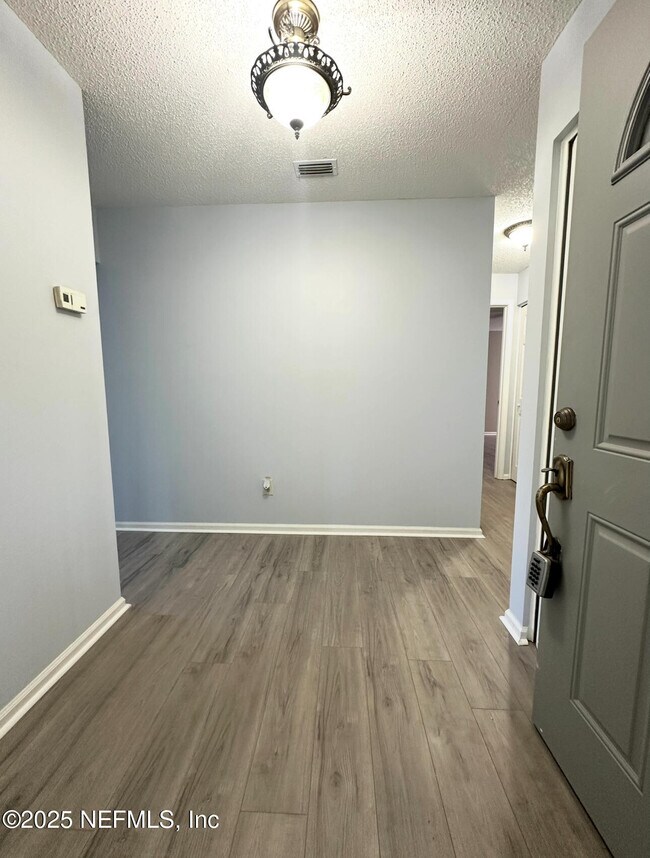 Building Photo - 3801 Crown Point Rd