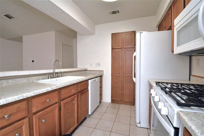 Building Photo - 3839 Dry Creek Dr