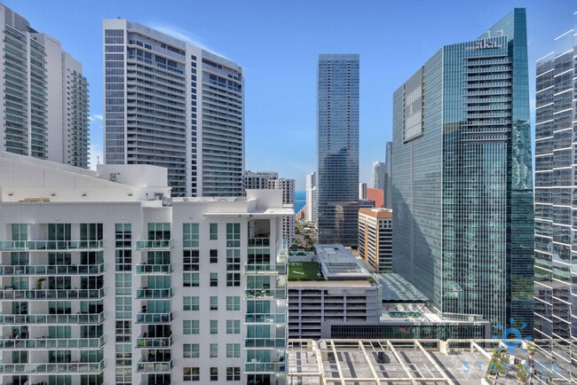 Building Photo - 1200 Brickell Bay Dr