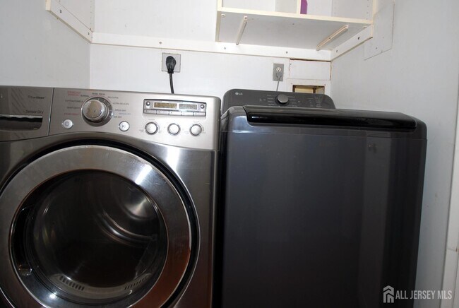 Building Photo - 202 Green Hollow Dr