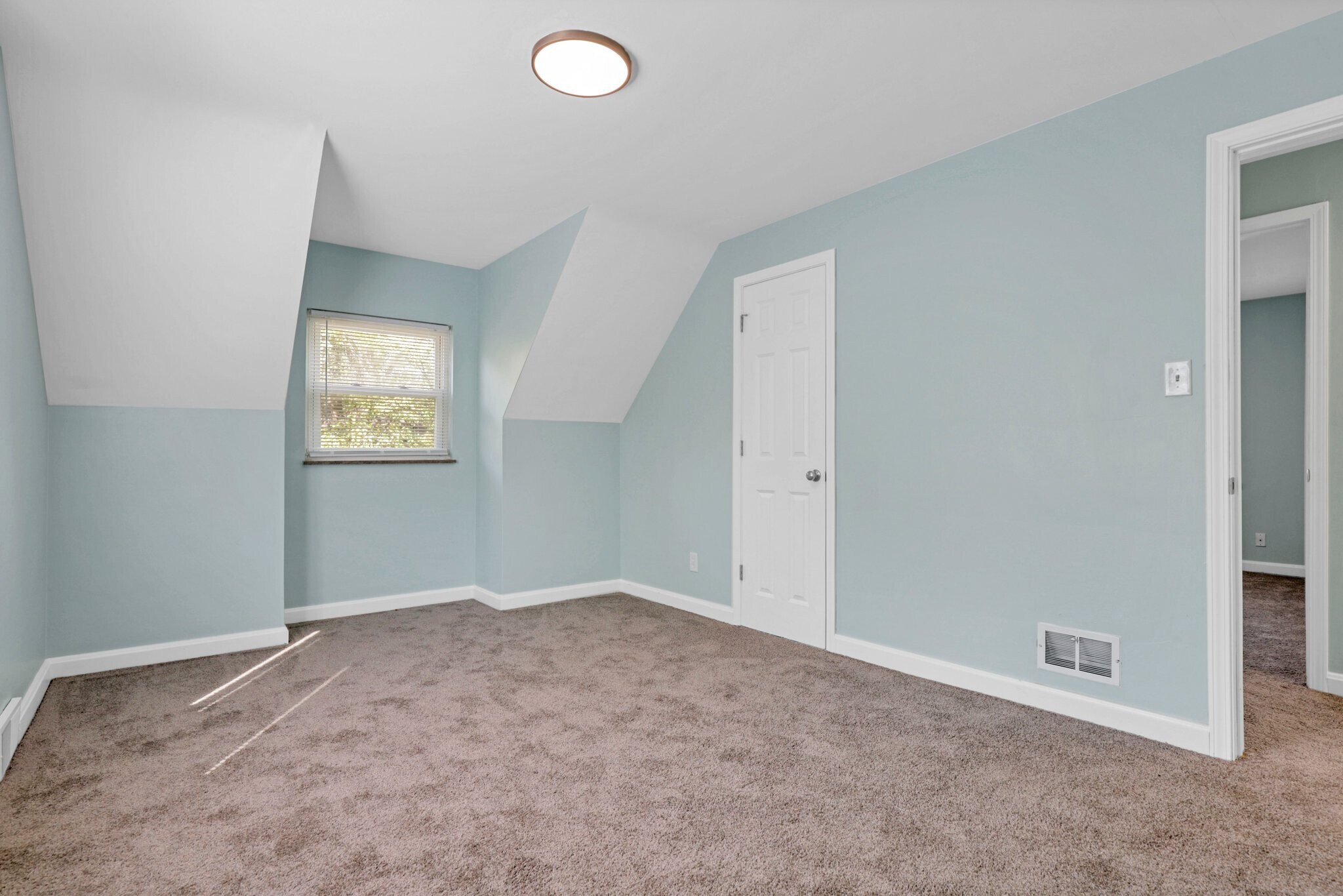 Building Photo - 2805 Parkland Pl