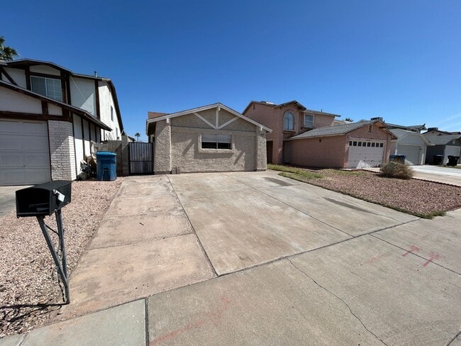 Building Photo - Beautiful single story- 3Bed/2Bath home lo...