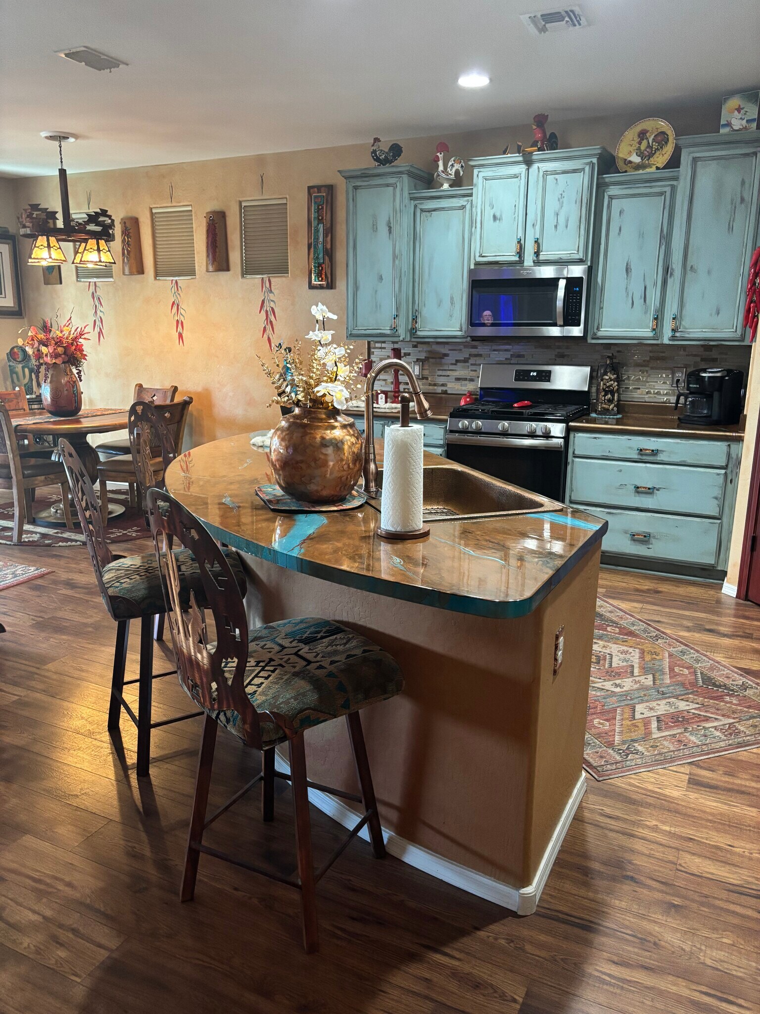 Kitchen counter - 4518 N Petersburg Dr